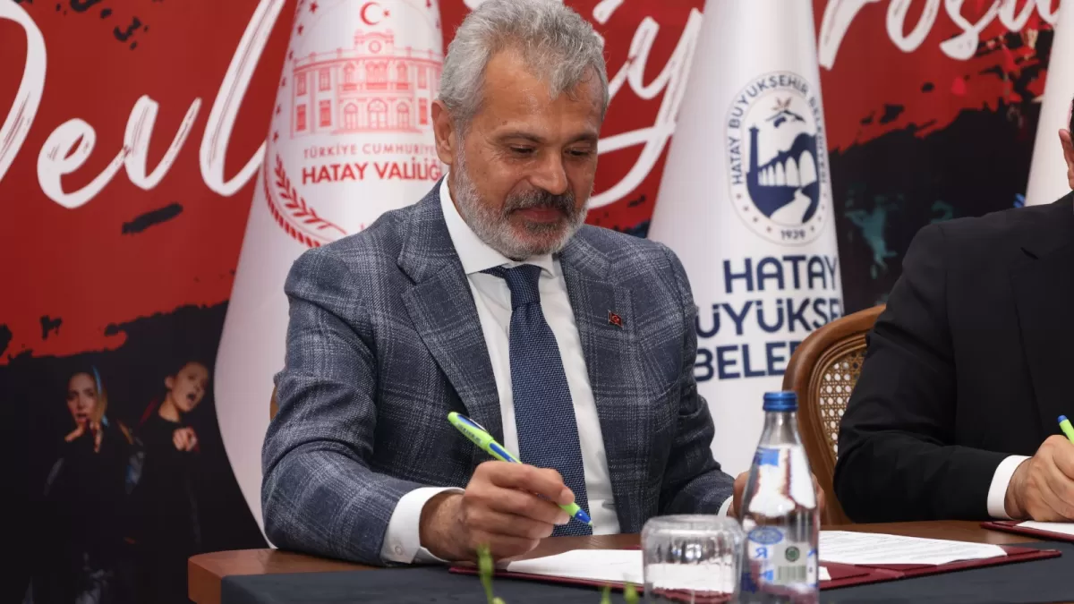 Hatay'da tarihi meclis binası Devlet Tiyatrosu olarak açıldı