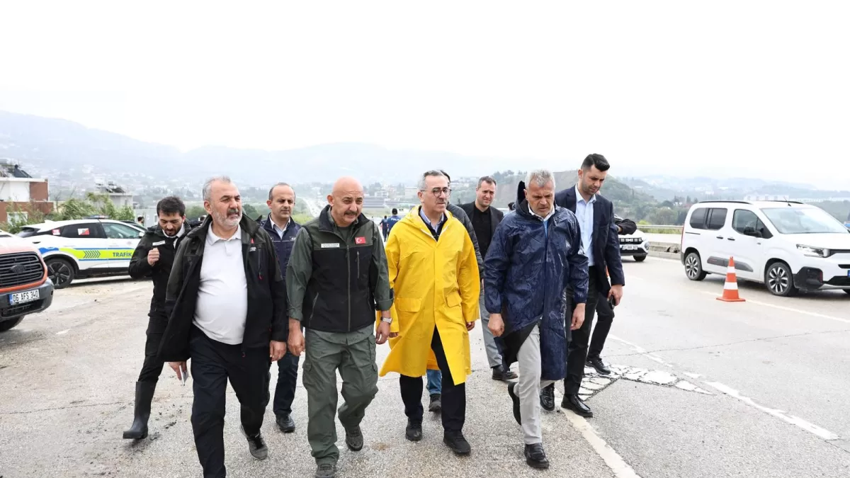 Hatay'da yoğun yağış sonrası Başkan Öntürk sahada incelemelerde bulundu