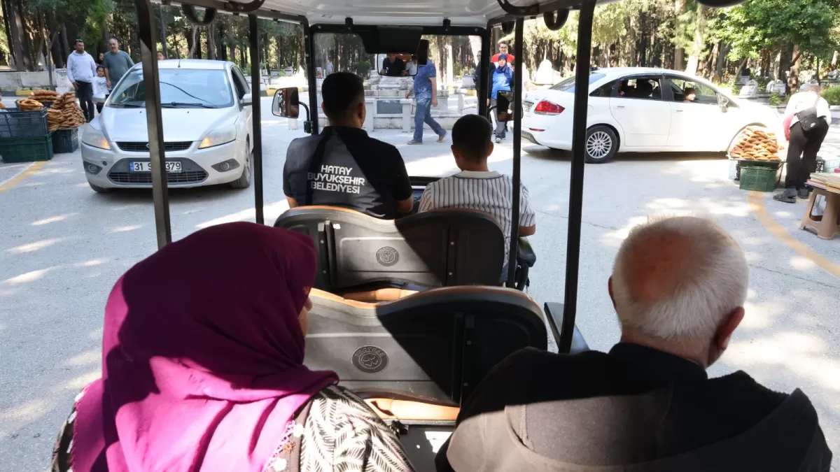 Hatay'da mezarlıklar bayram için hazır: Ücretsiz ulaşım ve ikram hizmeti