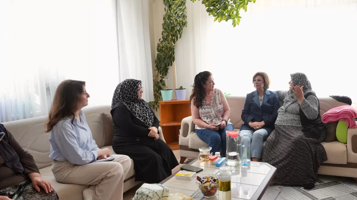 Eskişehir'de mahalle ziyaretleri sürüyor: Başkan Ünlüce vatandaşların evinde