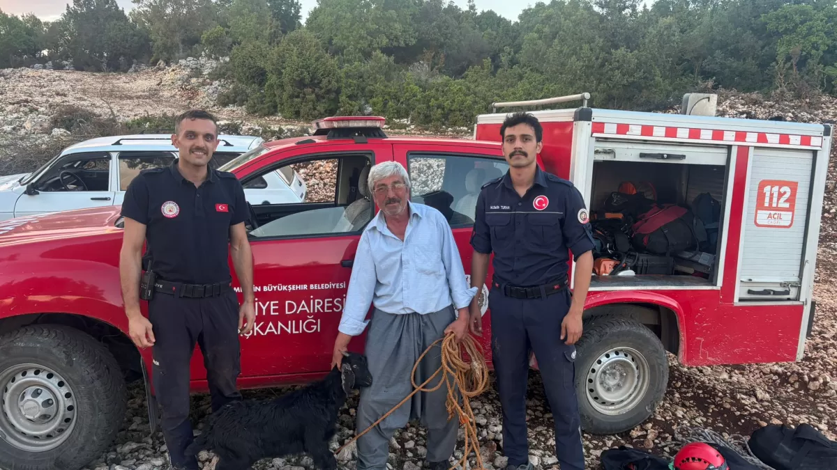 Erdemli'de mağarada mahsur kalan oğlak itfaiye ekipleri tarafından kurtarıldı