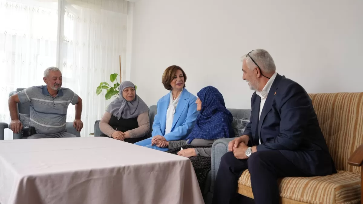 Eskişehir'de 93 yaşındaki Fadime teyzeye belediye başkanından ziyaret