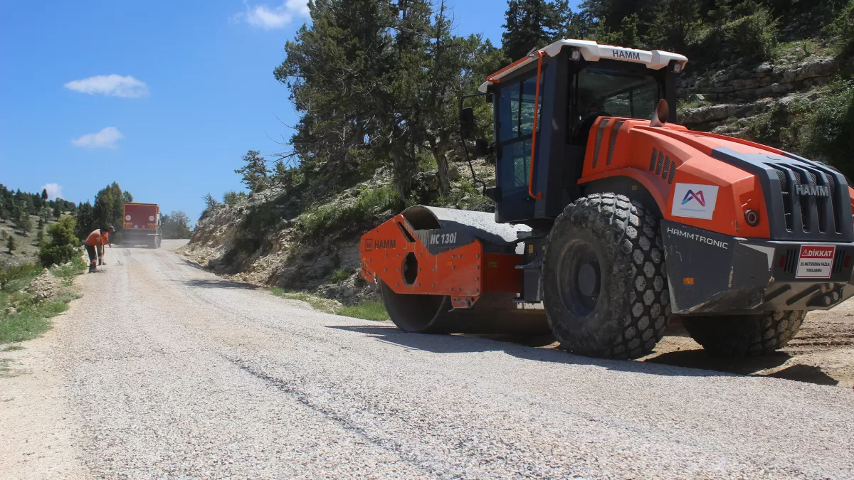 Erdemli'de Güzeloluk-Kuşluca bağlantı yolu yenilendi