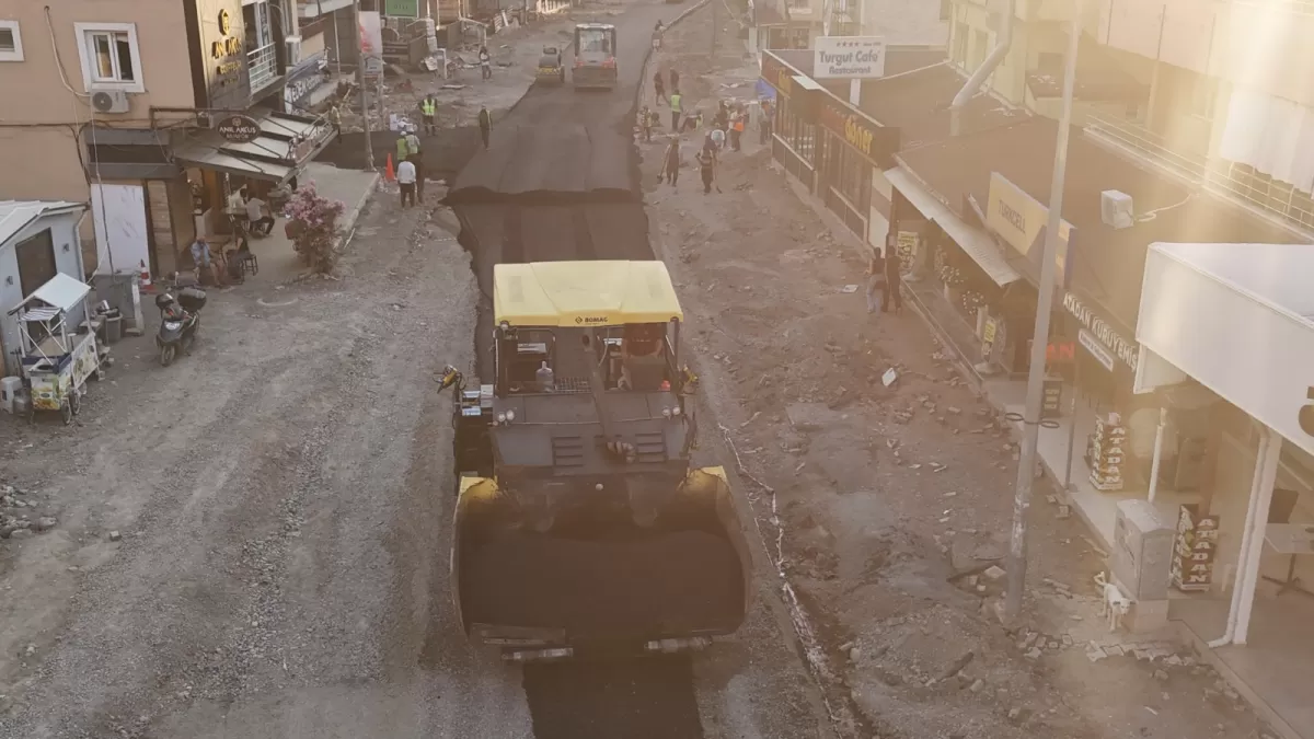 Hatay Büyükşehir Belediyesi Arsuz'da yol çalışmalarını tamamladı