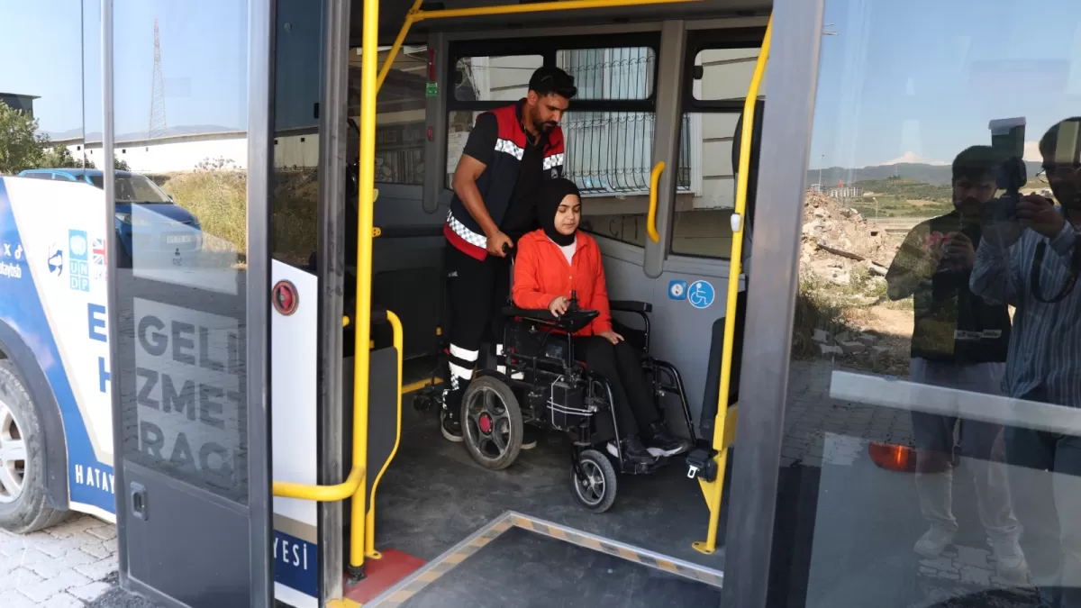 Hatay Büyükşehir Belediyesi'nden YKS'de engelli öğrencilere ulaşım desteği