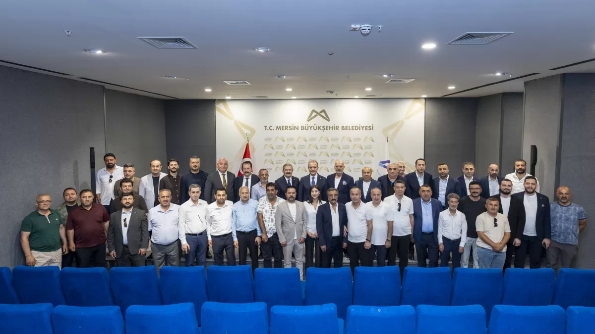Vanlı iş insanları Mersin Büyükşehir Başkanı Seçer'i ziyaret etti