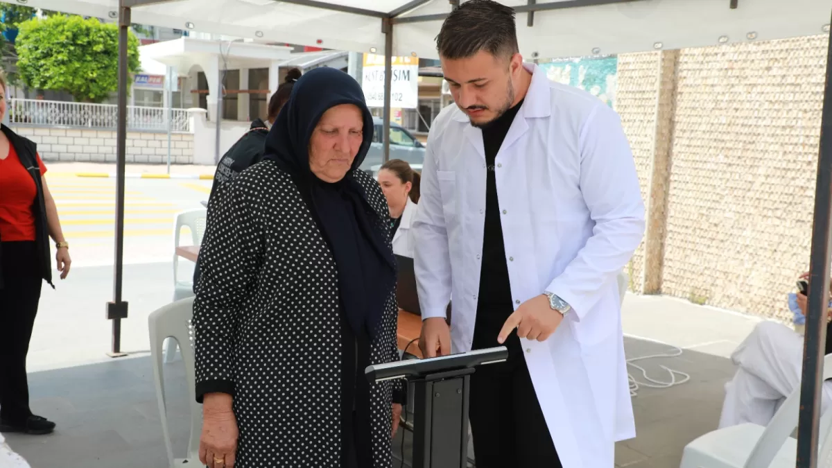 Hatay Büyükşehir'den Erzin'de ücretsiz sağlık taraması