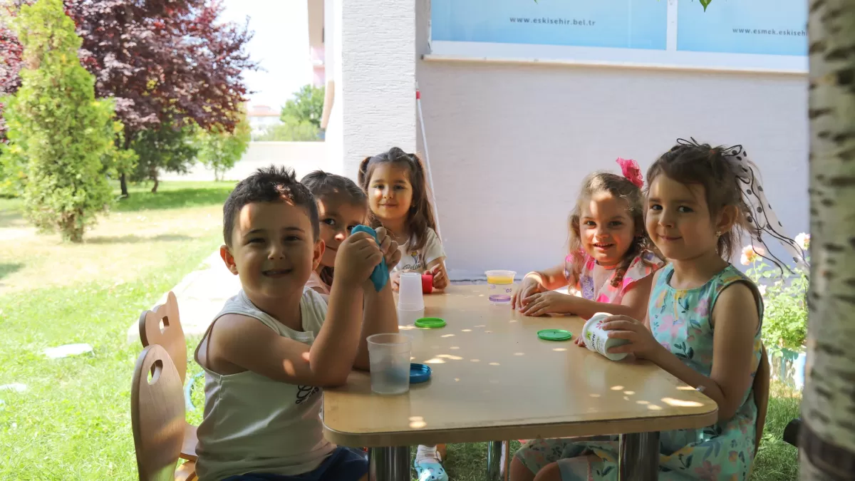 Eskişehir'de çocuklar ESMEK Yaz Okulu'nda beceri kazanıyor