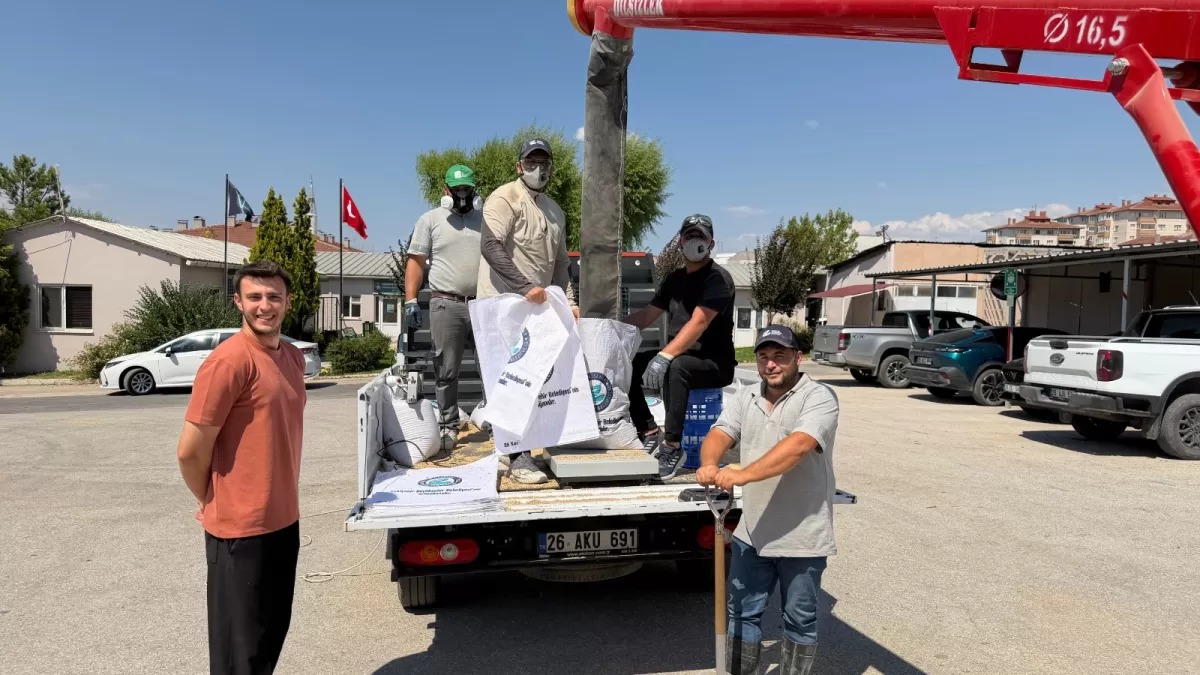Eskişehir'de belediyeye ait tarlalardan 77 ton arpa hasadı