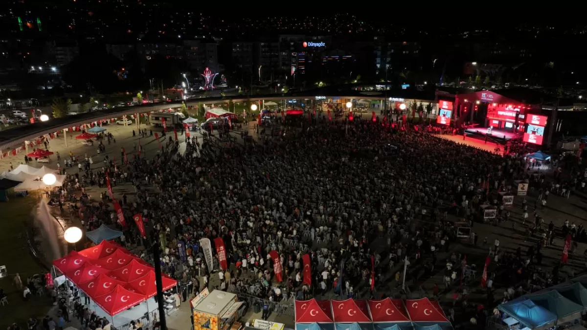 Kocaeli'de 15 Temmuz'un 10. yılında on binler meydanda buluştu