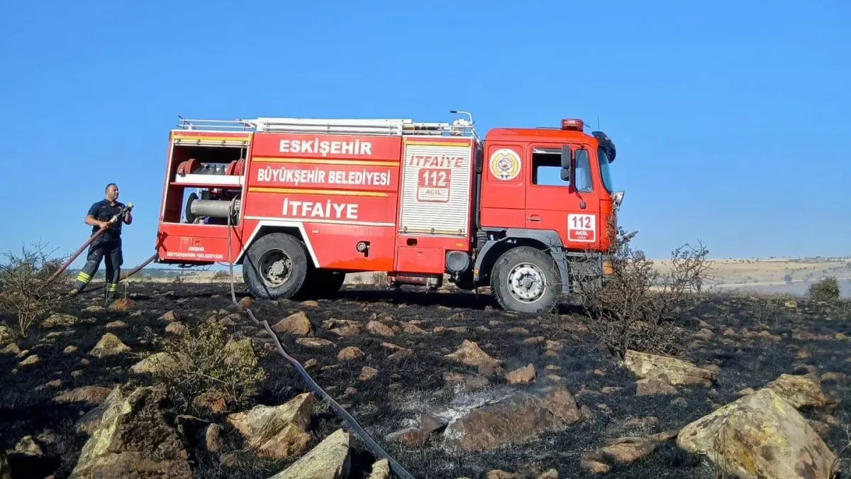 Eskişehir'de yaralanan itfaiye personeline Başkan Ünlüce'den hastane ziyareti