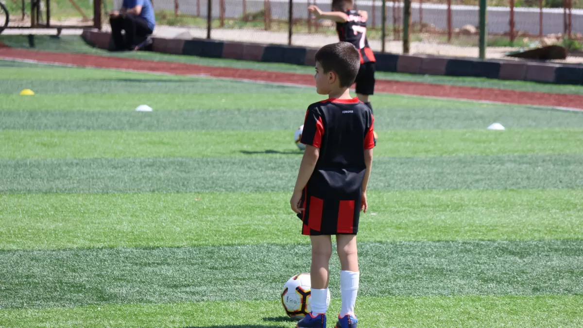 Uşak'ta çocuklar yazı sporla geçiriyor
