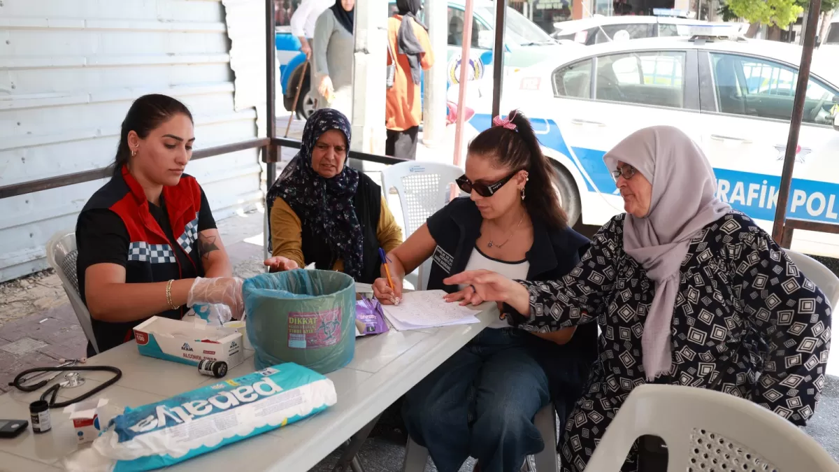 Hatay'da sağlık taramaları Altınözü'nde başladı
