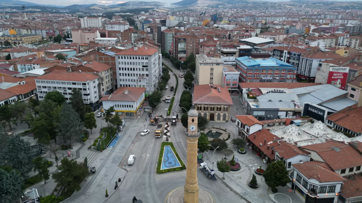 Çorum'da Gazi Caddesi baştan sona yenileniyor