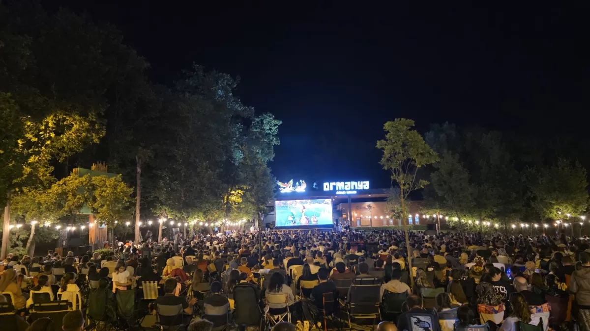 Ormanya'da yıldızların altında sinema keyfi