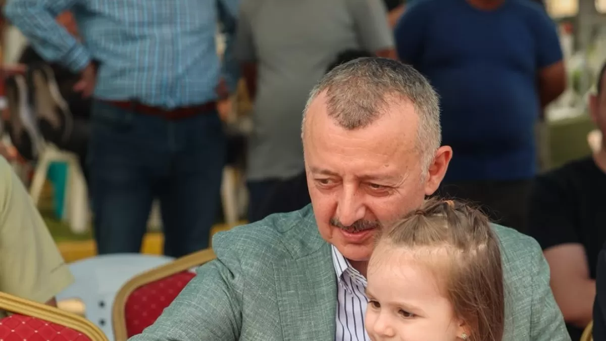Körfez'in iki yakasını 471 yüzücü kulaçlarıyla birleştirdi