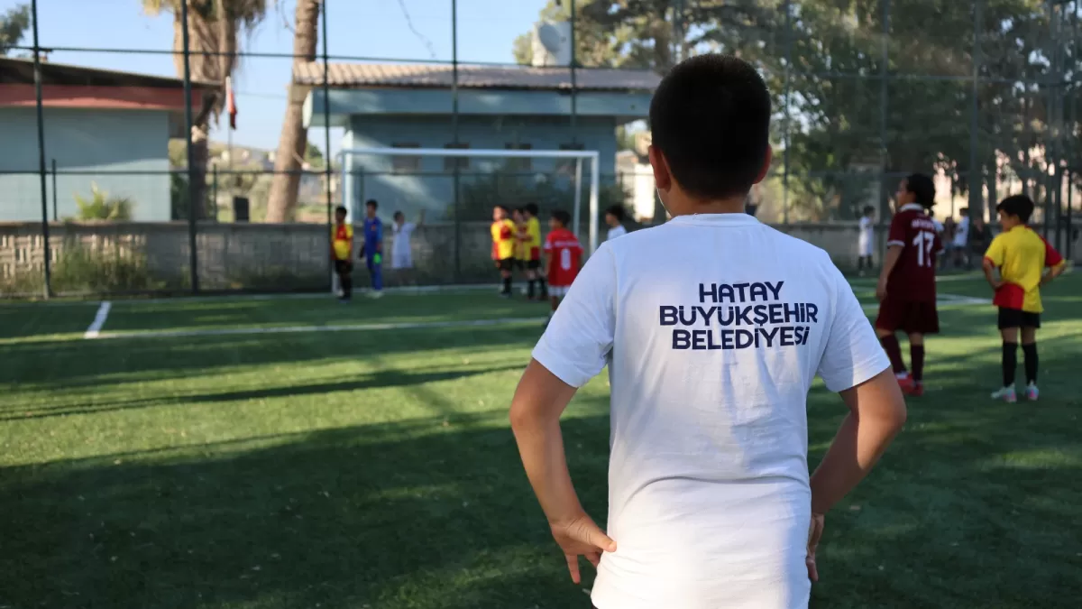 Hatay Belediyesi Kırıkhan Soğuksu Mahallesi'nde Halı Sahası Açıldı