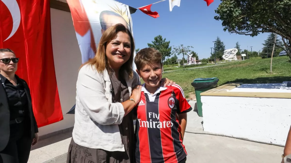 Afyonkarahisar'da Bülent Ecevit Park'da Millet Bahçesi Kafeteryası Açıldı