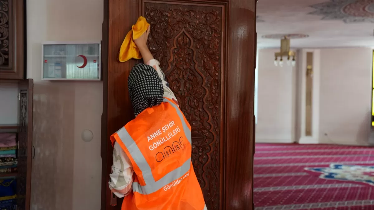 Anne Şehir Gönüllüleri Gebze'de Camii Temizledi