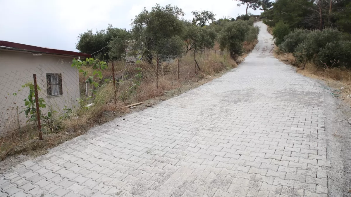 Hatay Büyükşehir'den 98 yaşındaki Şemsi teyzeye yol hizmeti