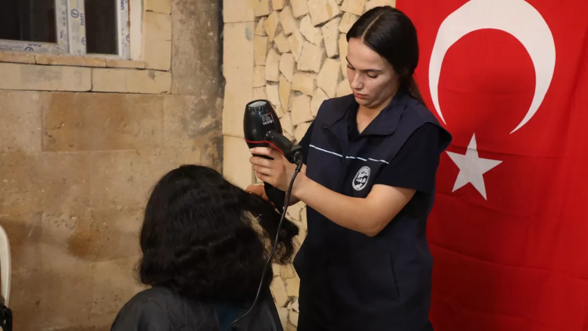 Hatay Büyükşehir'den engelli vatandaşlara kuaför hizmeti