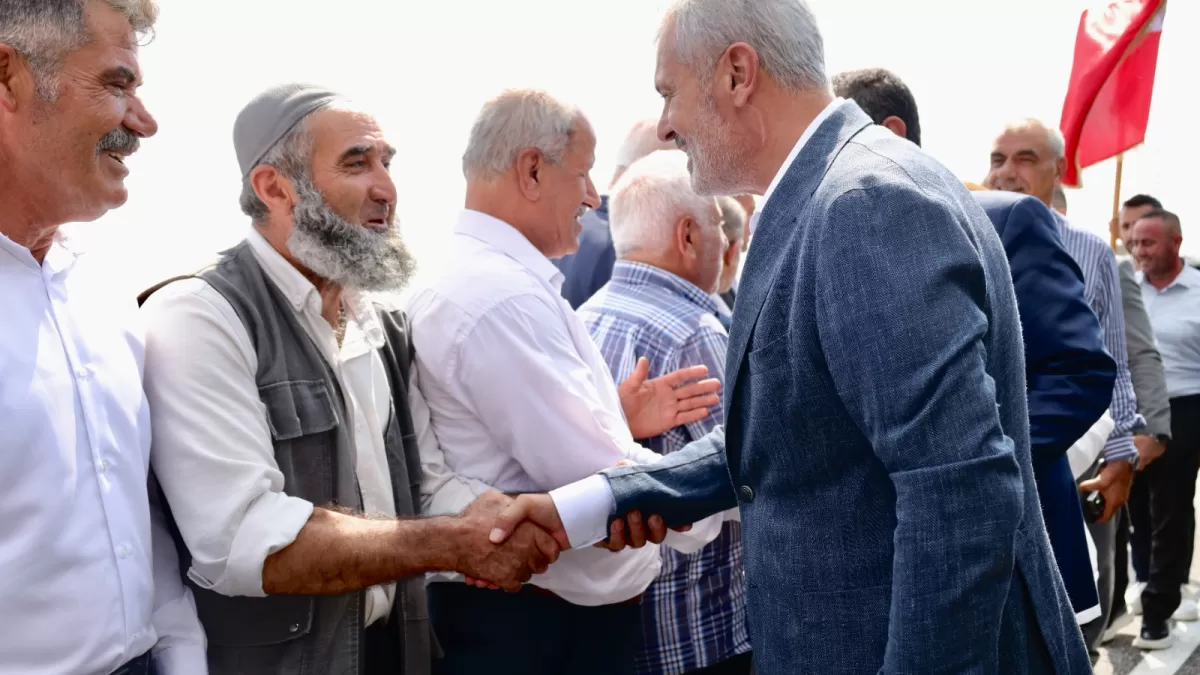 Hatay Büyükşehir Başkanı Öntürk Yayladağı'nda muhtarlarla buluştu
