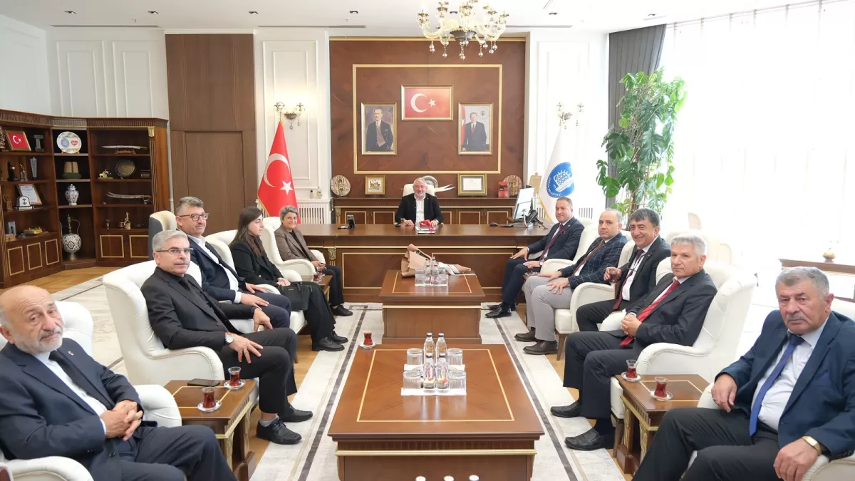 Çorum Belediye Başkanı Aşgın, Muhtarlar Günü'nde muhtarları kabul etti